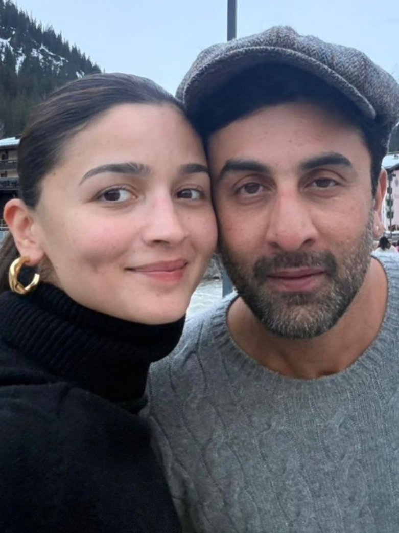 Alia Bhatt ने शेयर कीं रोमांटिक तस्वीरें - Hindi News | Alia Bhatt ने शेयर कीं रोमांटिक तस्वीरें | Latest Photos at Lokmatnews.in