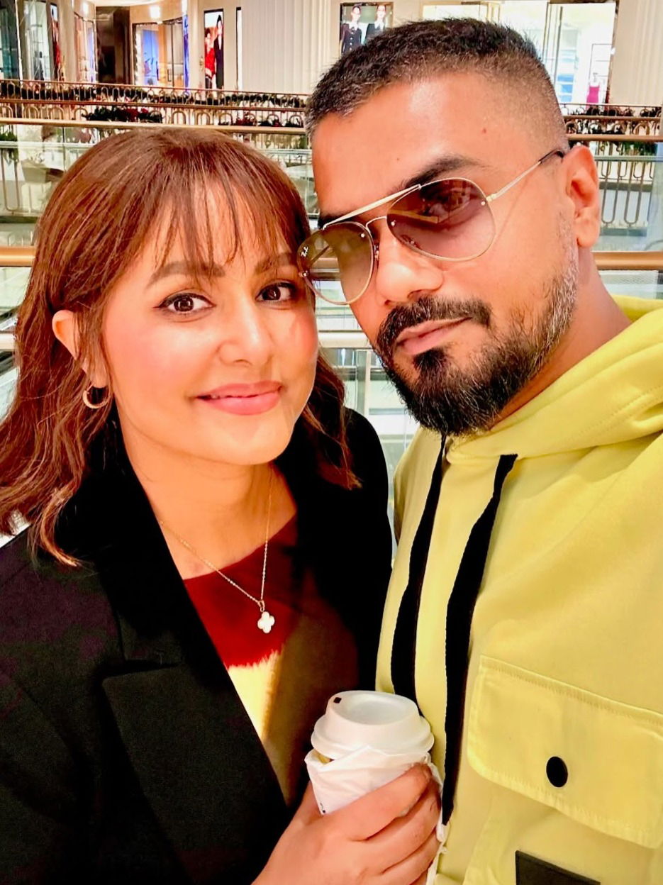 हिना खान और रॉकी जायसवाल की रोमांटिक तस्वीरें वायरल - Hindi News | हिना खान और रॉकी जायसवाल की रोमांटिक तस्वीरें वायरल | Latest Photos at Lokmatnews.in